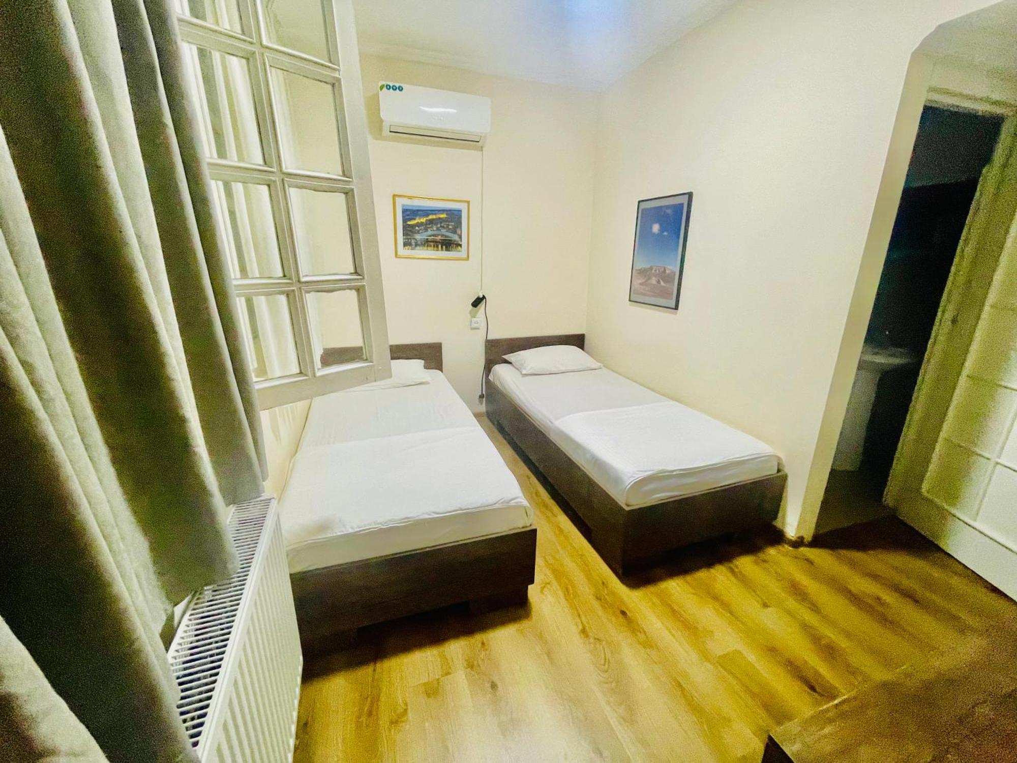 Hotel Klarastan Bon Voyage Tiflis Exterior foto