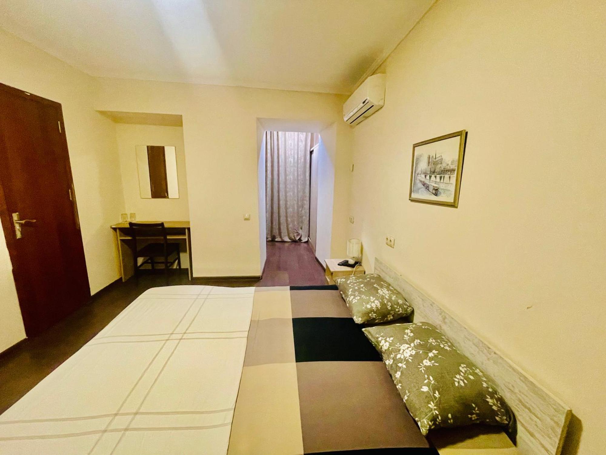 Hotel Klarastan Bon Voyage Tiflis Exterior foto