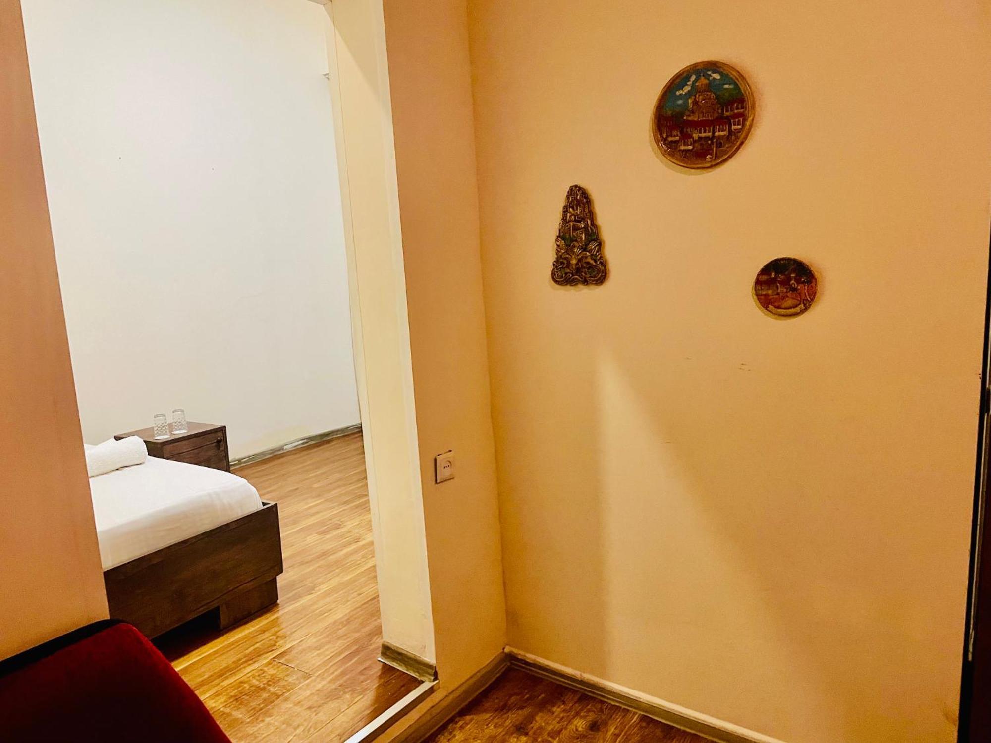 Hotel Klarastan Bon Voyage Tiflis Exterior foto